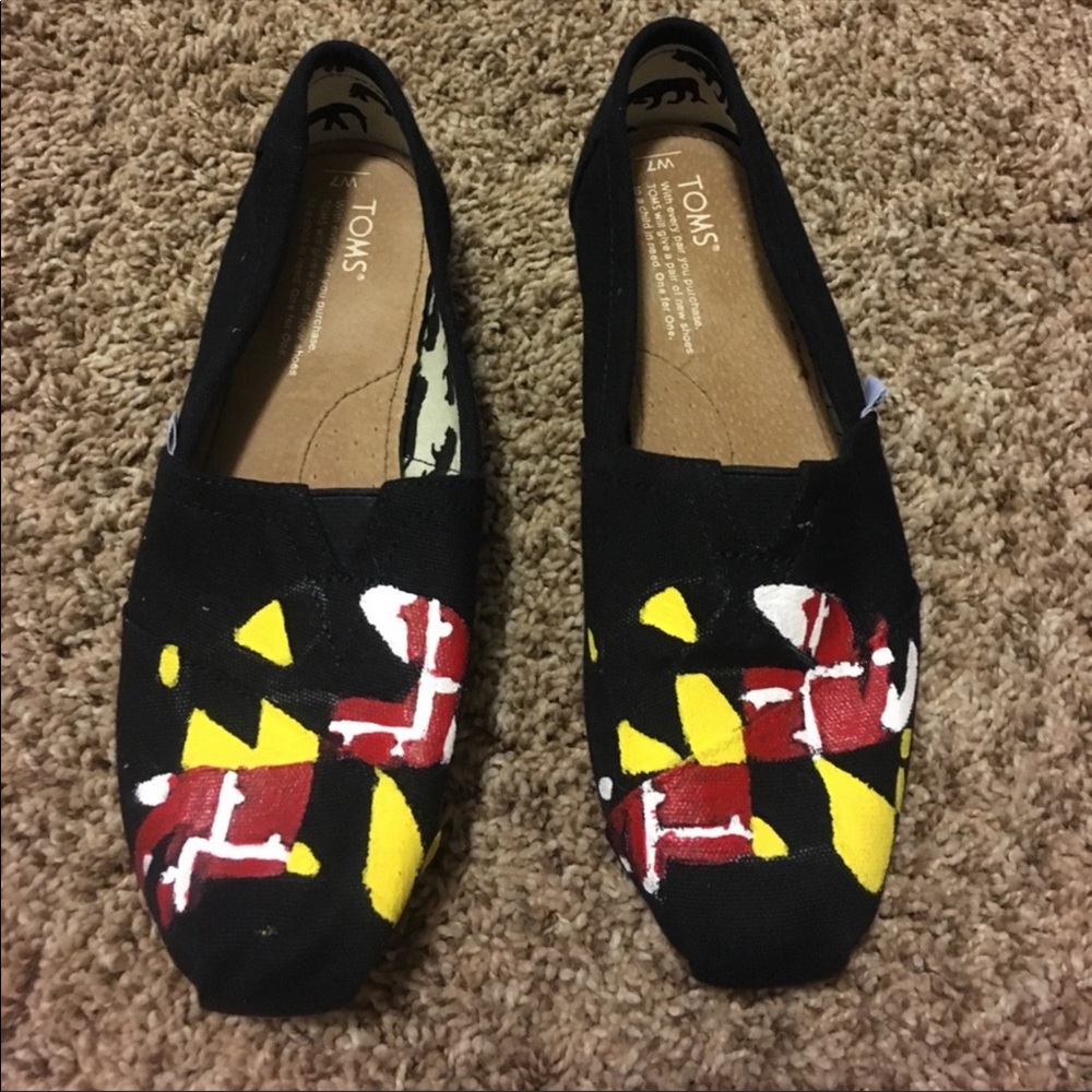Pair of Toms with Maryland flag